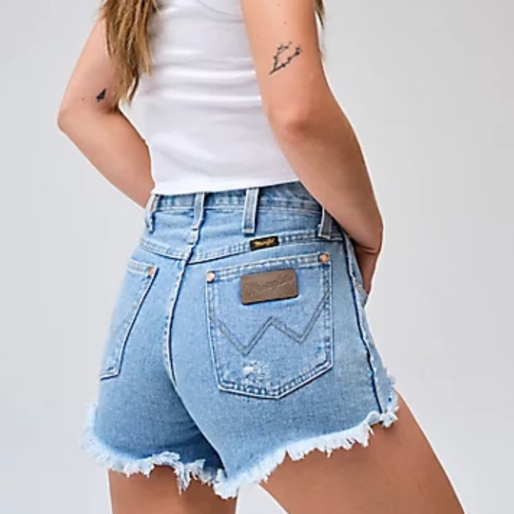 Wrangler Women’s Reworked Denim Short in Light Stone NEW WITH TAGS